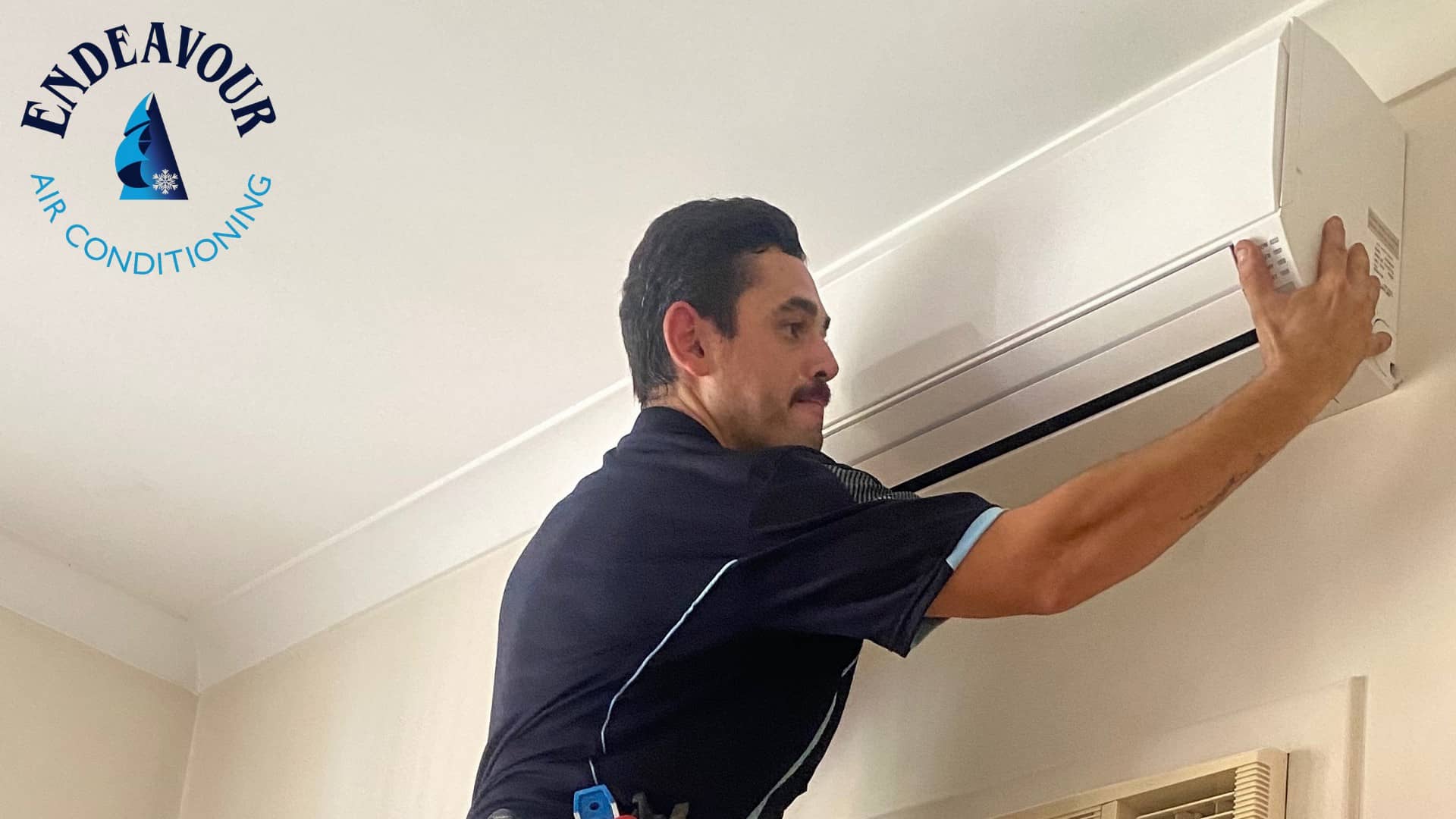 air conditioning Servicing technician